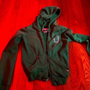 green zip up fits like a cropped zip up